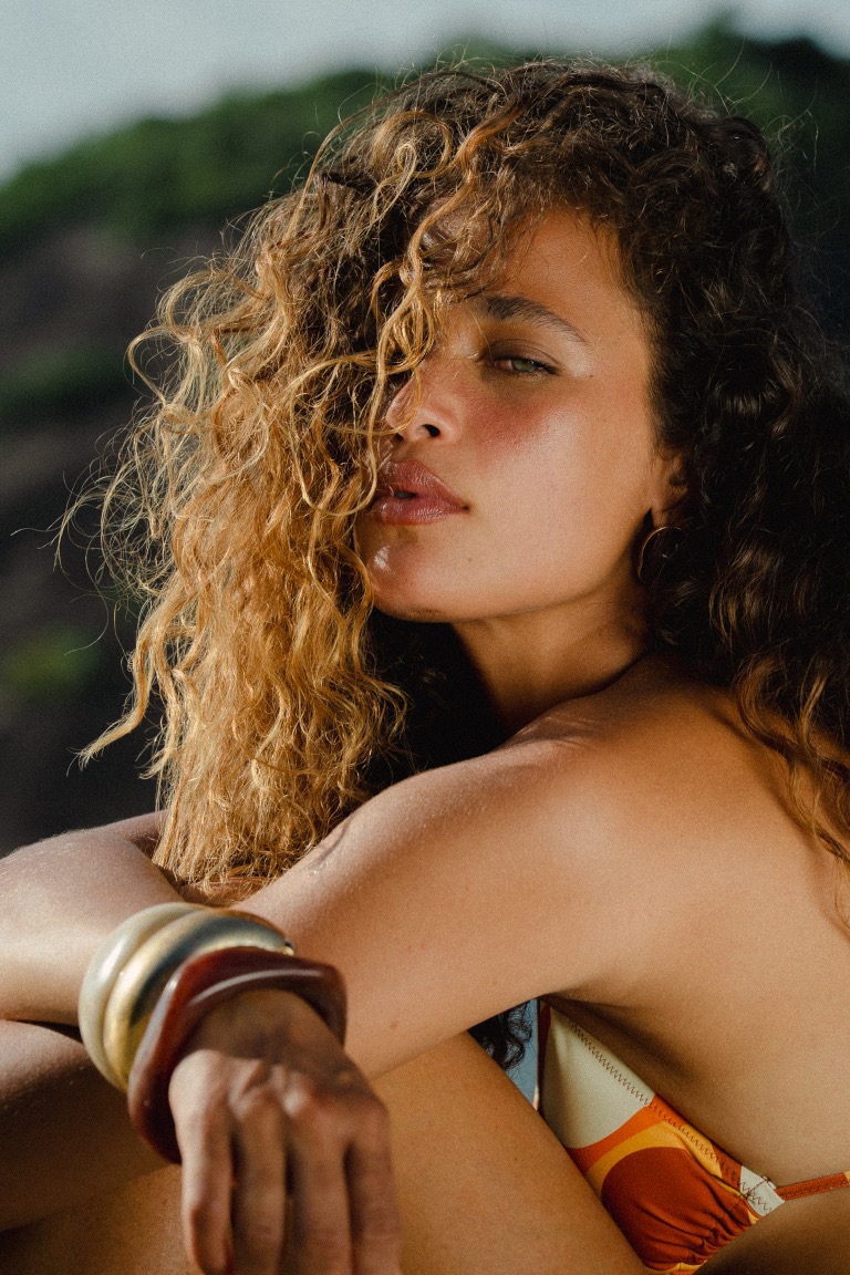 Casa Rosa campaign, close portrait on the rocks