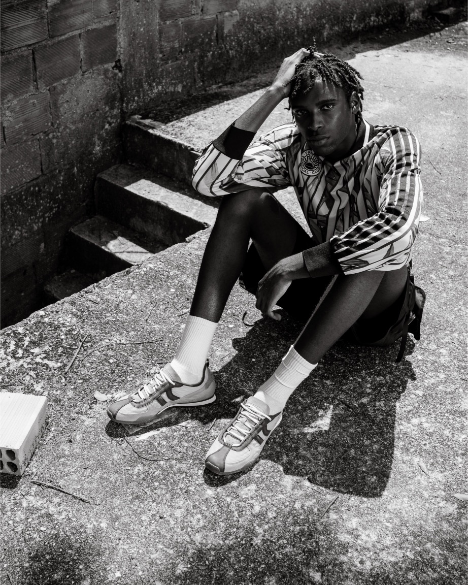 Coolway campaign, editorial portrait on a stoop